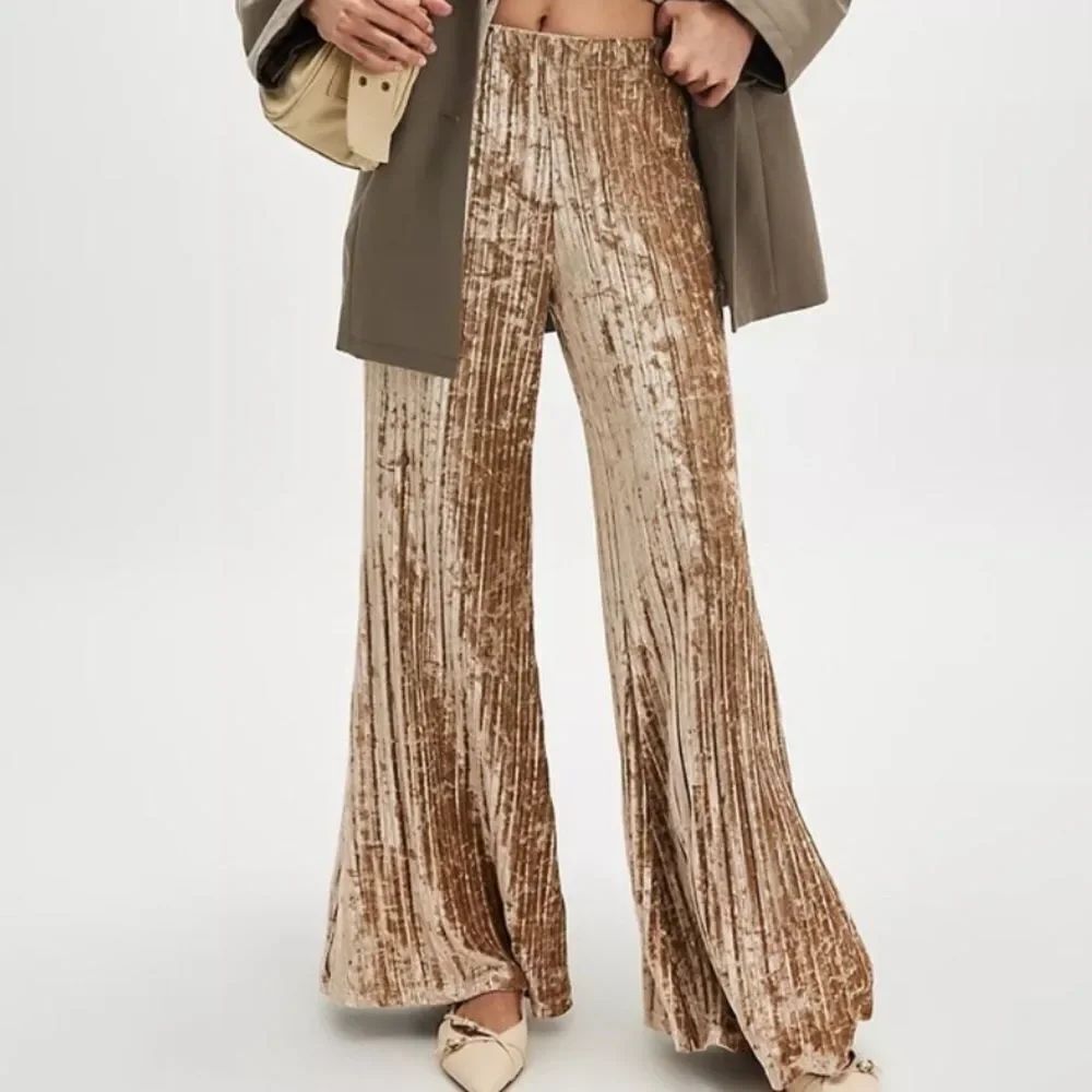 Free People Star Sign Ribbed Pleated Wide Leg Velvet Pants
O18